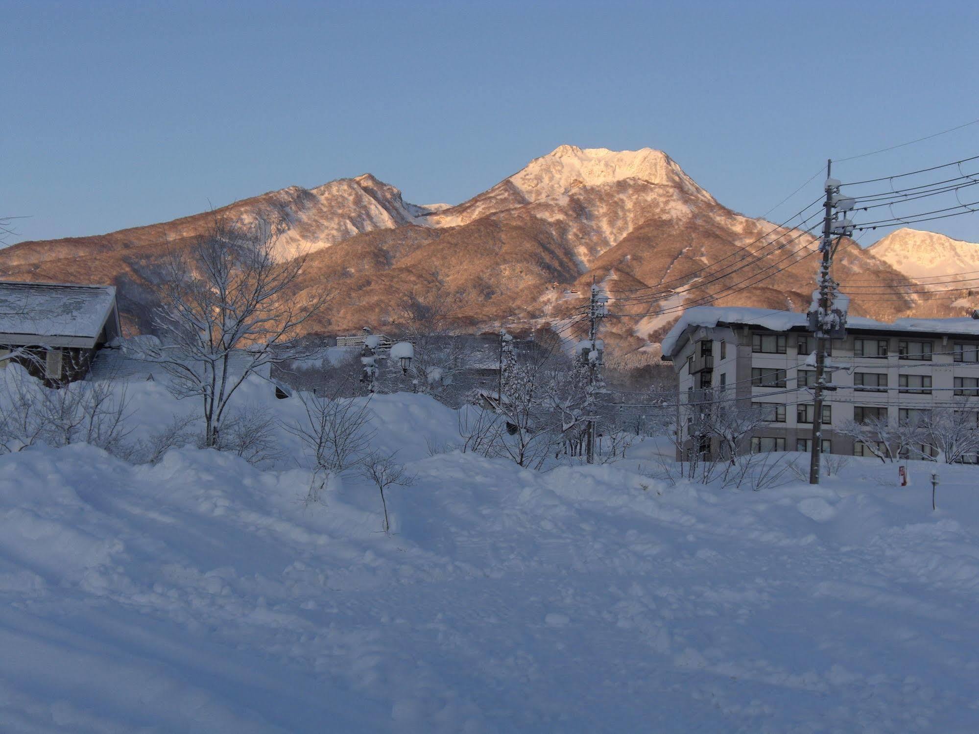 Akakura Yours Inn Myoko Eksteriør billede